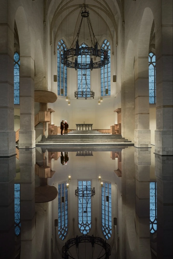 'REFLECTION II' 2019, site-specific installatie in Walburgiskerk, 10 x 20m.
